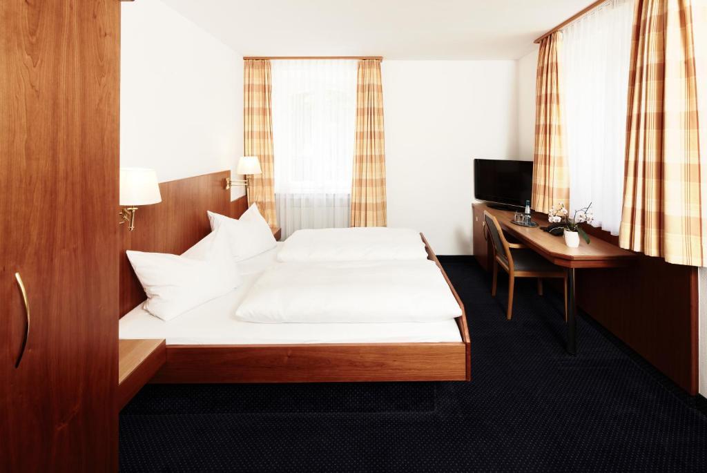 Hotel Burgmeier Dachau Room photo