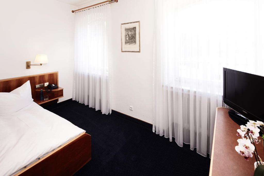 Hotel Burgmeier Dachau Room photo